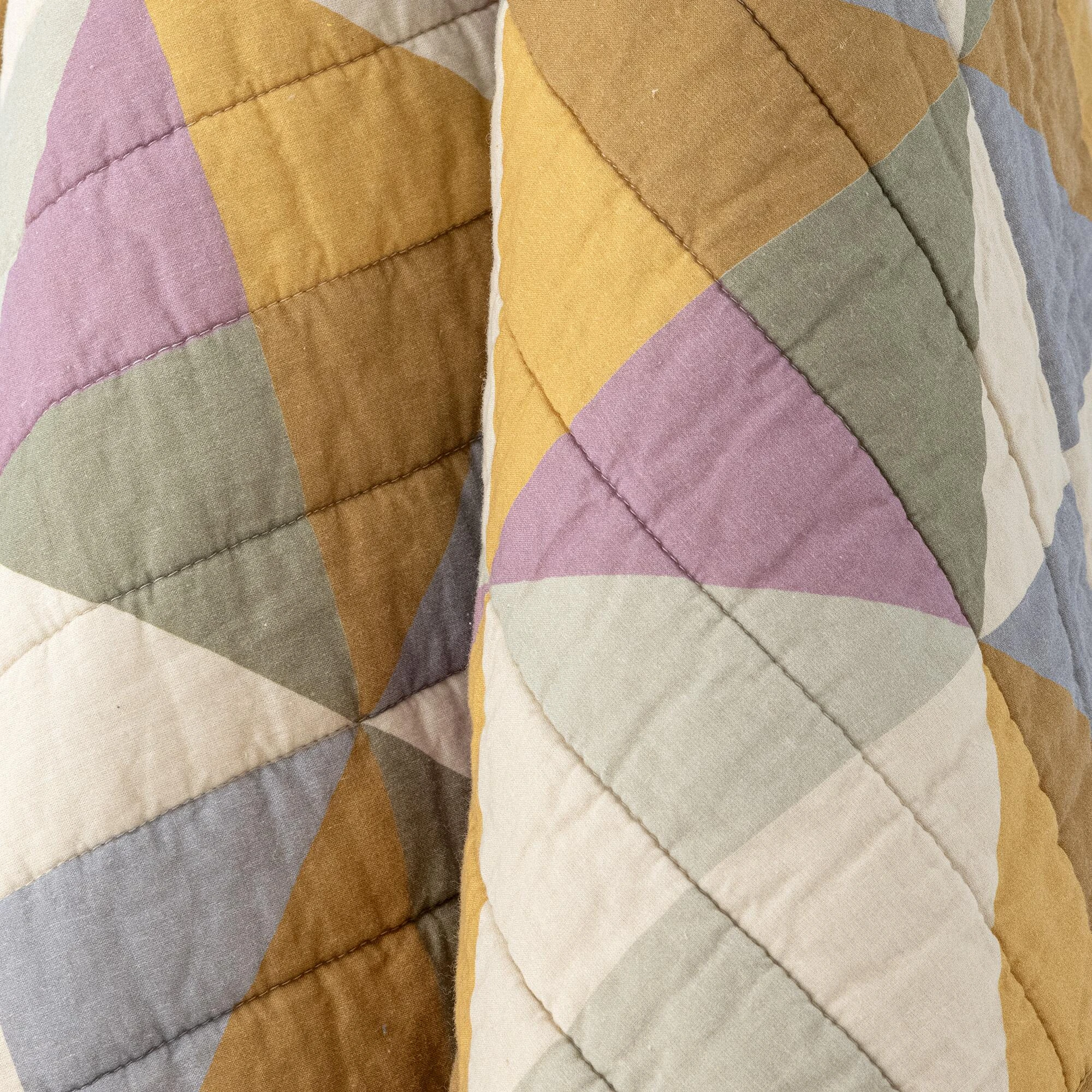 Crewe Quilt, produktbillede 2 af 4, Tæpper hos HomeNordic
