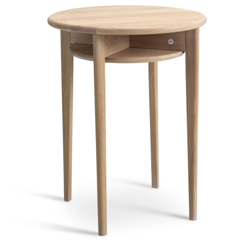 Veleta, Rundt hjørnebord i massiv eg og fem forskellige finish. Ø 43 x, Nordisk design hos HomeNordic