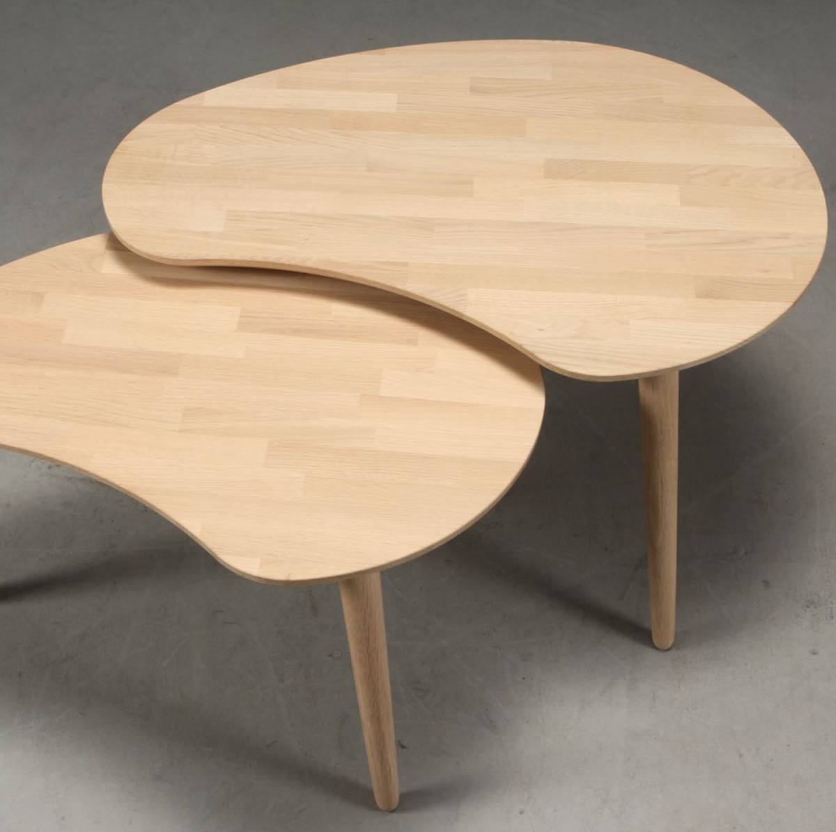 CT 10 - Sofabord i massiv eg med paletform og størrelse 107 x 79 cm, produktbillede 3 af 12, Nordisk design hos HomeNordic