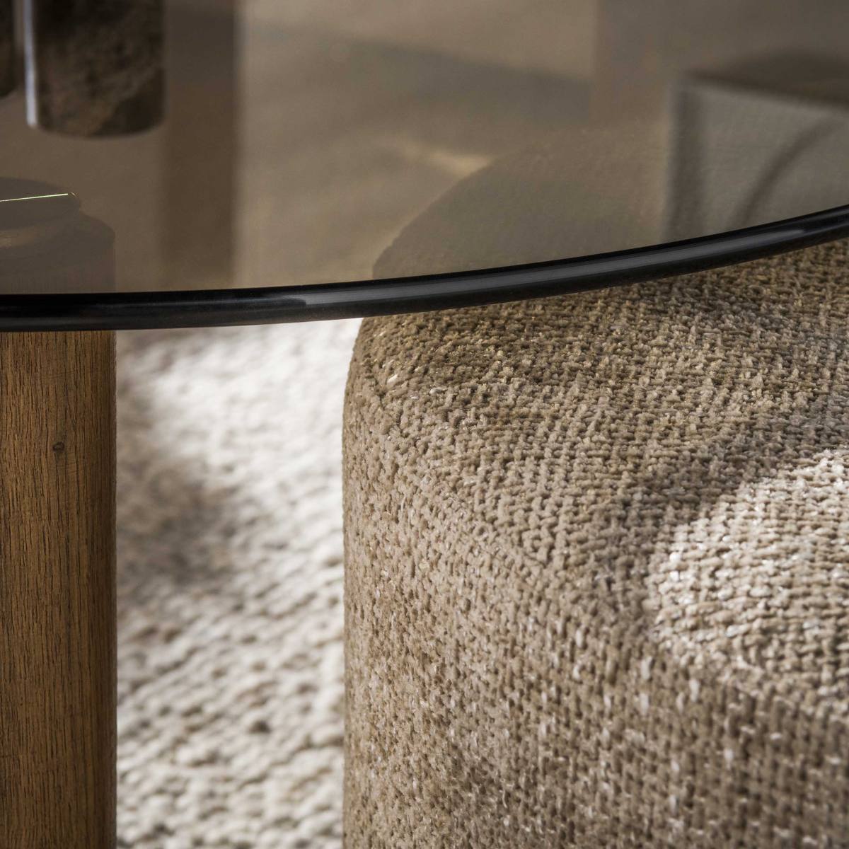 Vaso - Sofabord med glastop samt puf i sandfarvet stof, produktbillede 4 af 5, Moderne designs hos HomeNordic