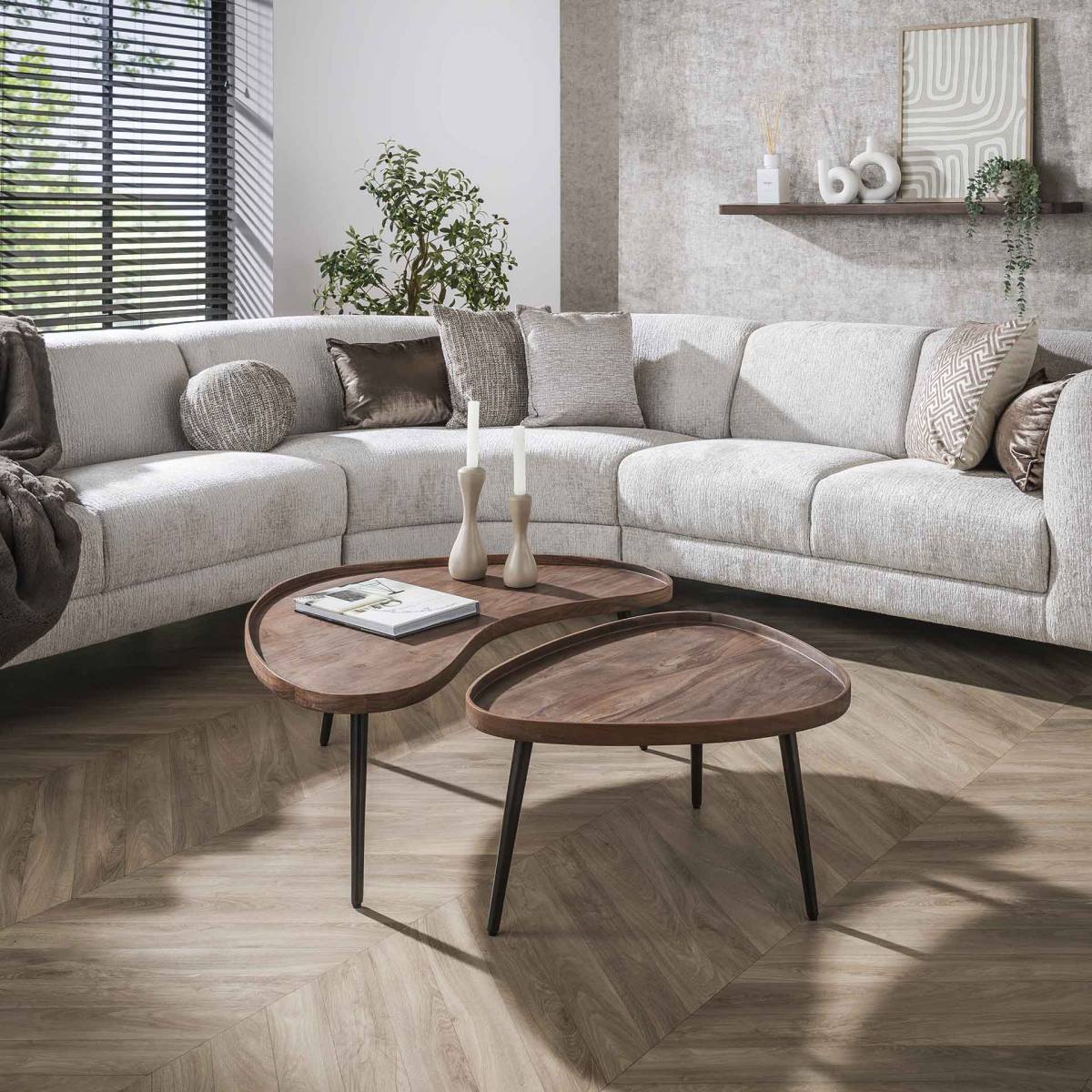 Roxy - Sofabordssæt i massiv brun akacietræ, Moderne designs hos HomeNordic