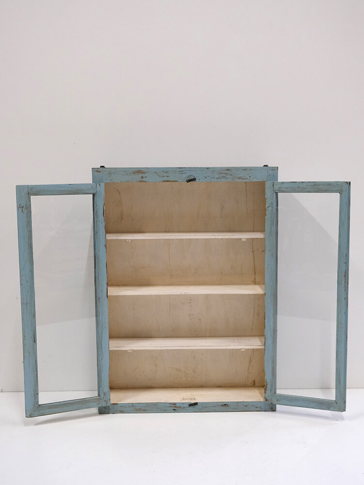 TRADEMARK LIVING VÆGVITRINE M/2 LÅGER, produktbillede 2 af 3, Vitrineskabe hos HomeNordic