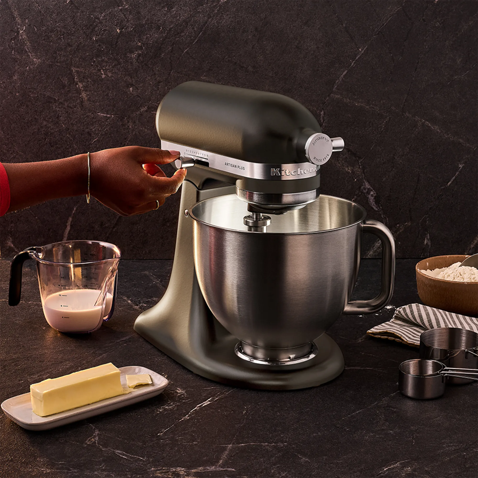 Artisan Plus køkkenassistent 4,7 liter, cast iron black, produktbillede 5 af 5, Røremaskiner hos HomeNordic