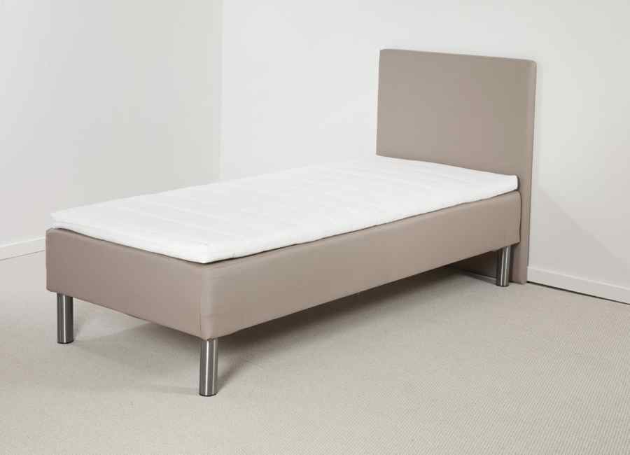 Lea Gold boksmadras 90 x 200 cm med gavl, ben og topmadras Rød 5 cm, Madrasser hos HomeNordic