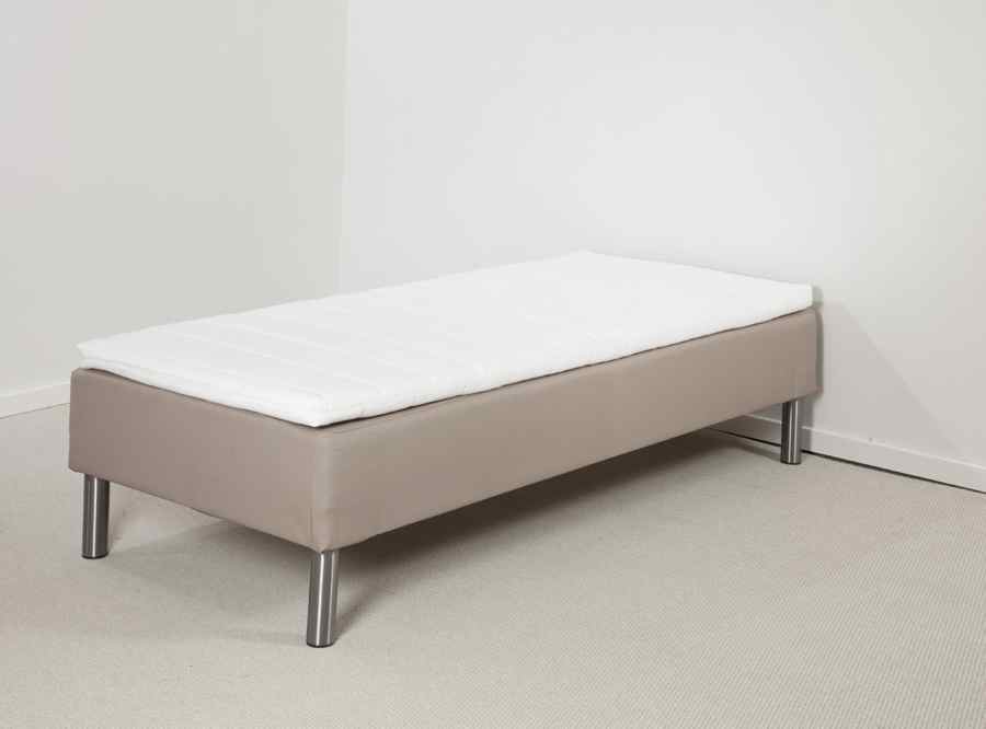 Lea Gold boksmadras 90 x 200 med topmadras og ben Rød 5 cm viskoskum, Madrasser hos HomeNordic