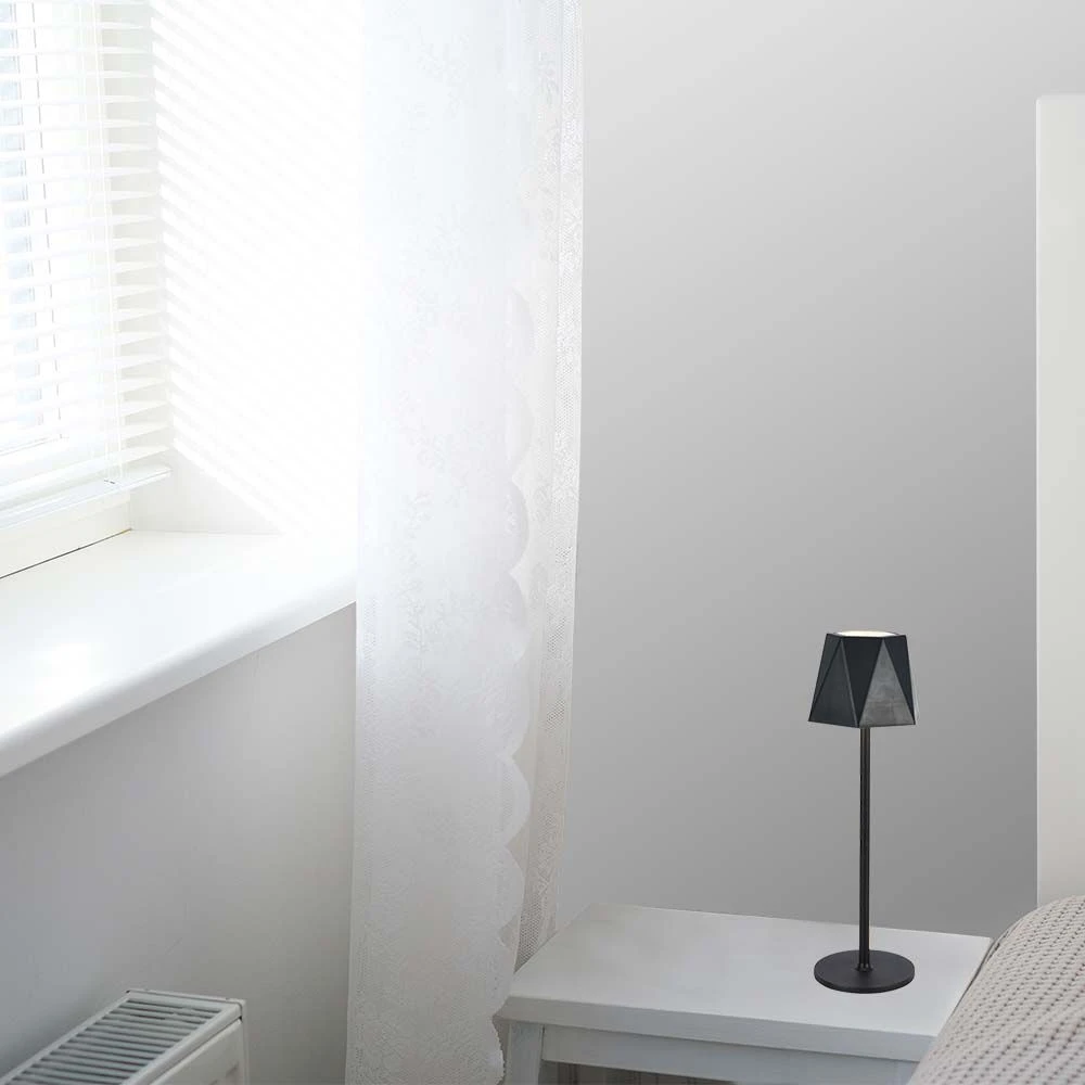 1,5W genopladelig LED bordlampe, sort, Bordlamper hos HomeNordic