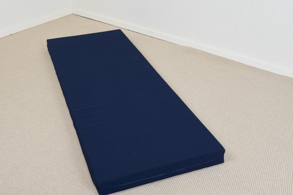 Karat Plus skummadras 90 x 190 cm med kraftigt quiltet blåt betræk, produktbillede 2 af 3, Madrasser hos HomeNordic